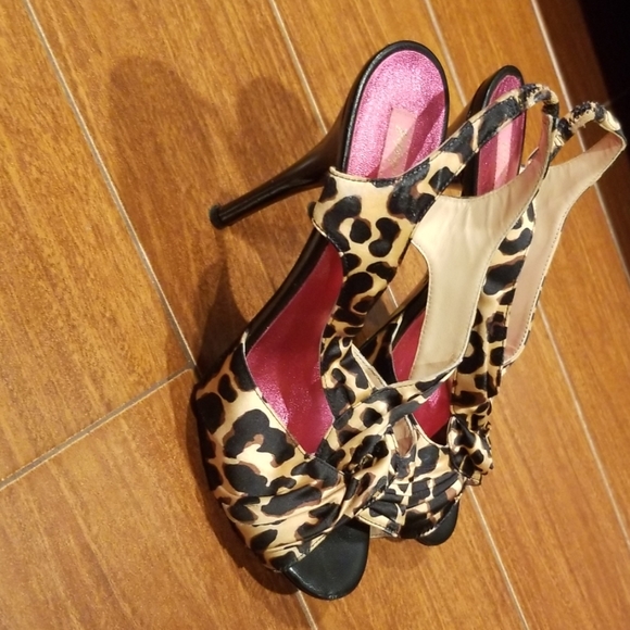 Betsy johnson leopoard sandals - Picture 2 of 5